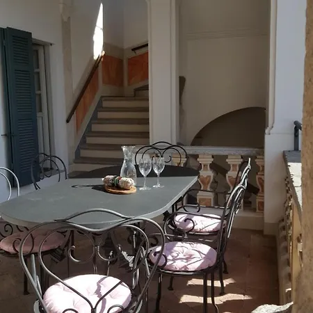 Villa Maghetti - Modernized Flat In Historic Palazzo In The Center Of Luino Exterior photo