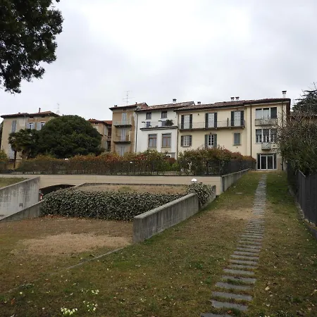 Villa Maghetti - Modernized Flat In Historic Palazzo In The Center Of Luino Exterior photo