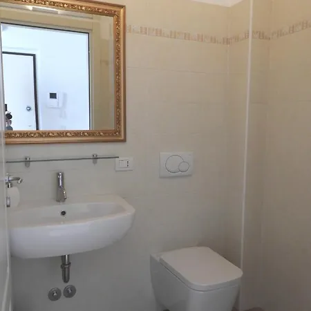 Villa Maghetti - Modernized Flat In Historic Palazzo In The Center Of Luino Exterior photo
