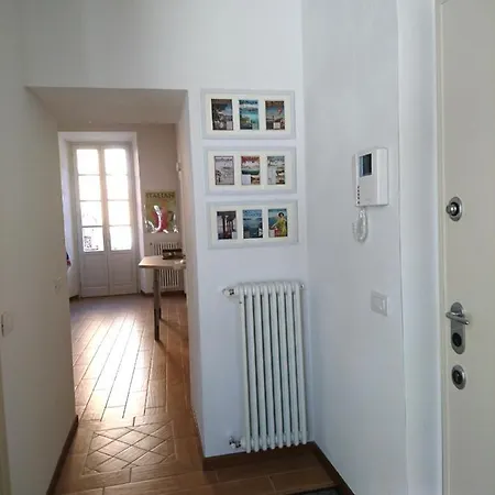 Villa Maghetti - Modernized Flat In Historic Palazzo In The Center Of Luino Exterior photo